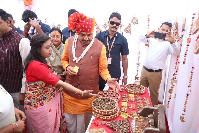 bhopal,  Chief Minister appreciated , cow dung 
