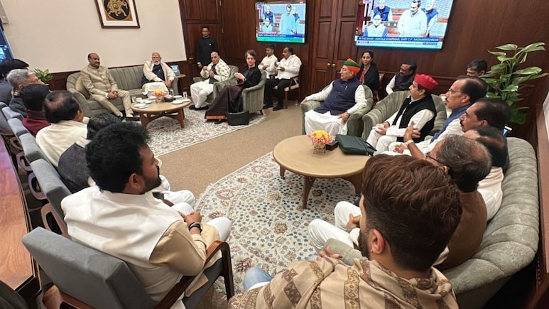 Delhi,PM Modi,Priyanka Gandhi,tea discussions,Parliament session