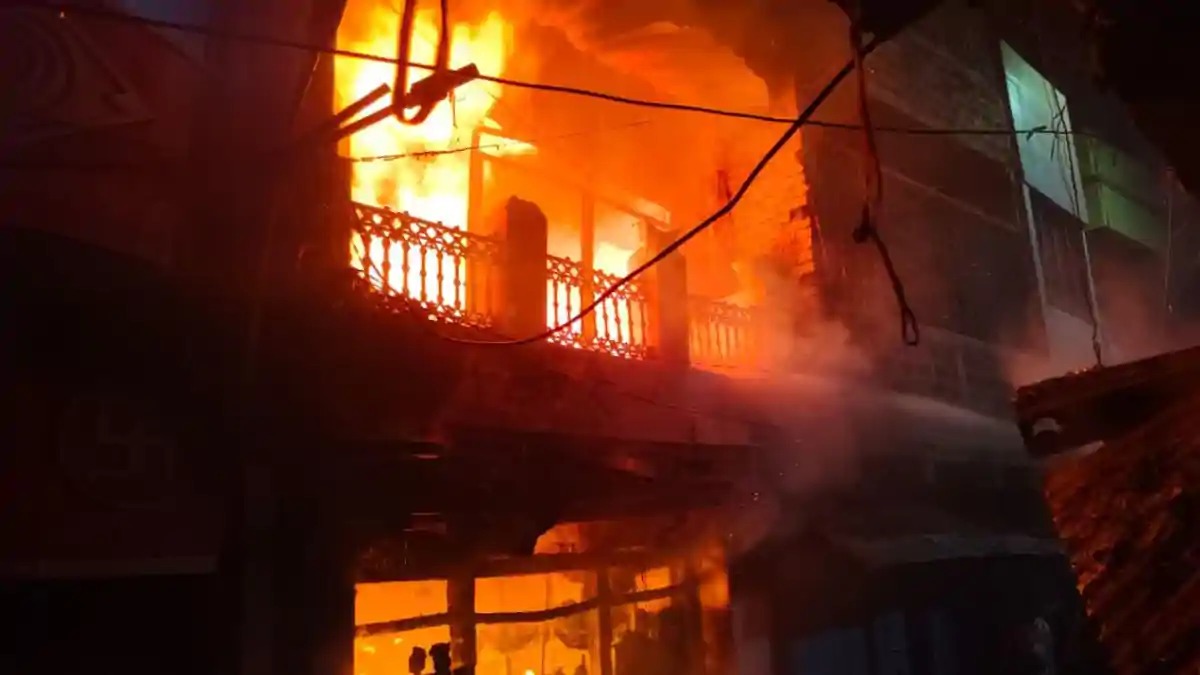 Massive ,shop ,Korba , midnight: Moon Biryani Centre ,gutted, major accident averted