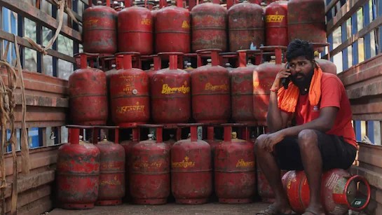 Dehli , Government , clarifies , gas connection , e-KYC controversy