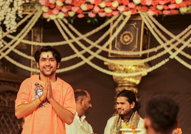  Dhirendra Shastri,  statement , Lenskart controversy,  religious symbols