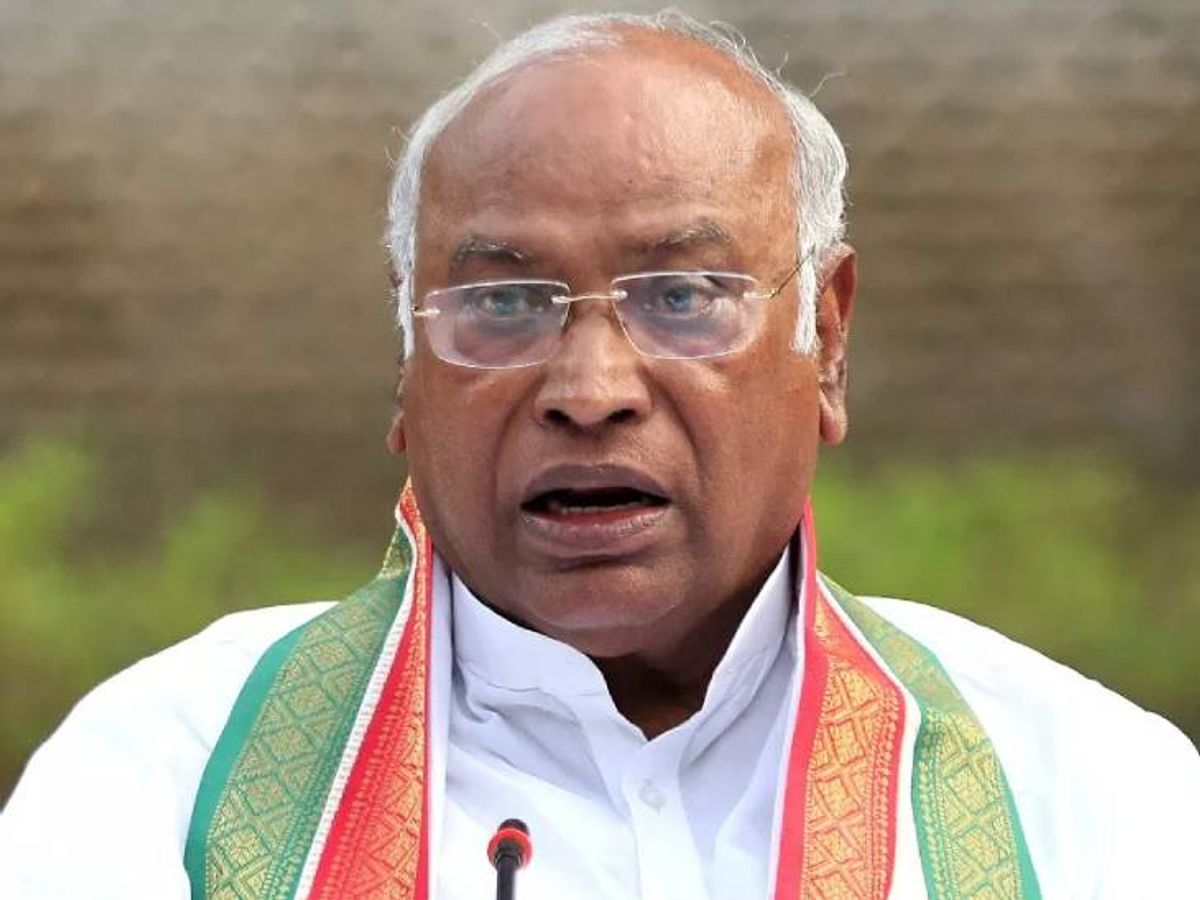  Political rhetoric , Complaint ,  Kharge, BJP-TMC face-off