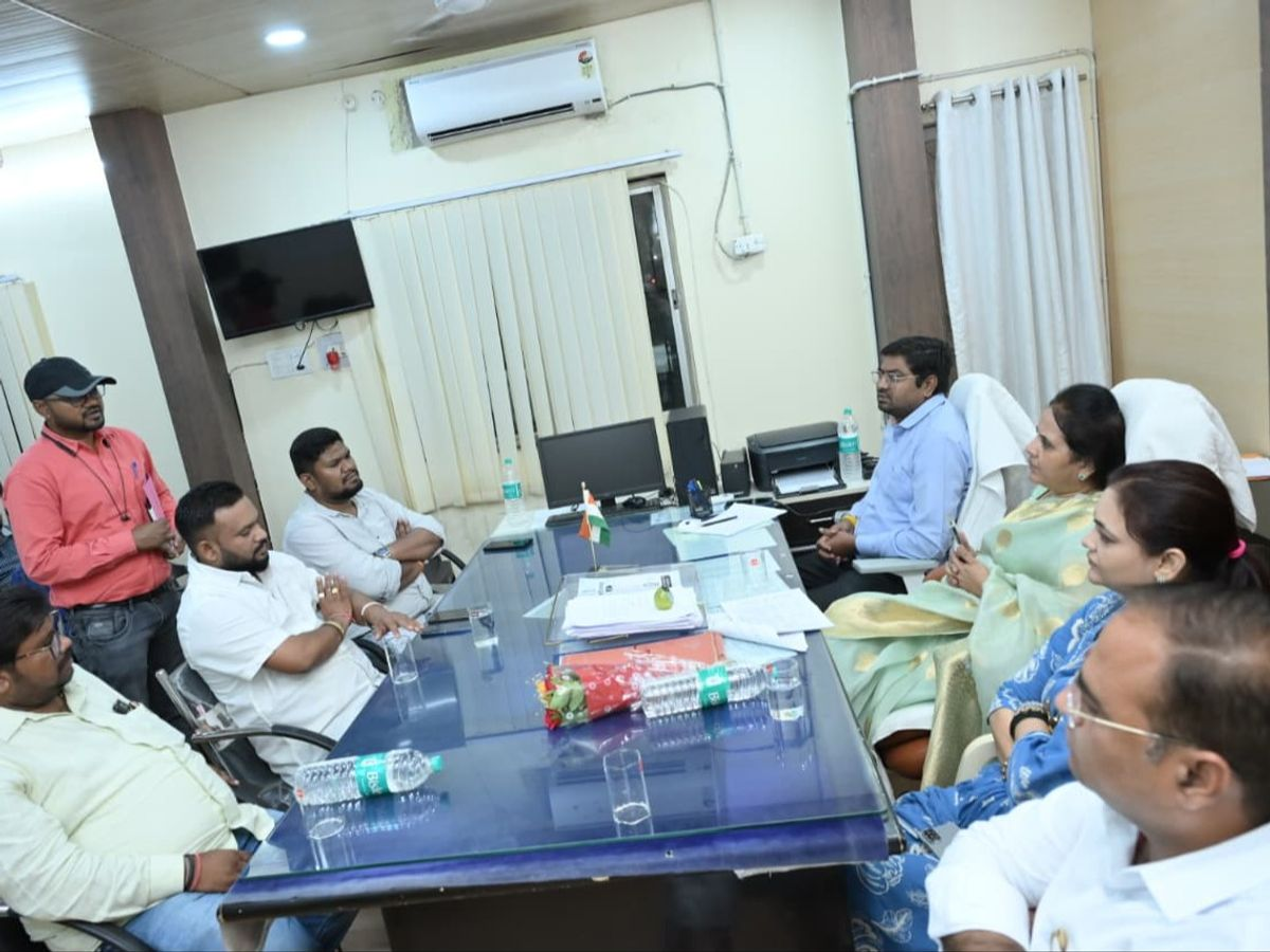  Raipur Mayor , strict action ,illegal plotting, reprimands officers