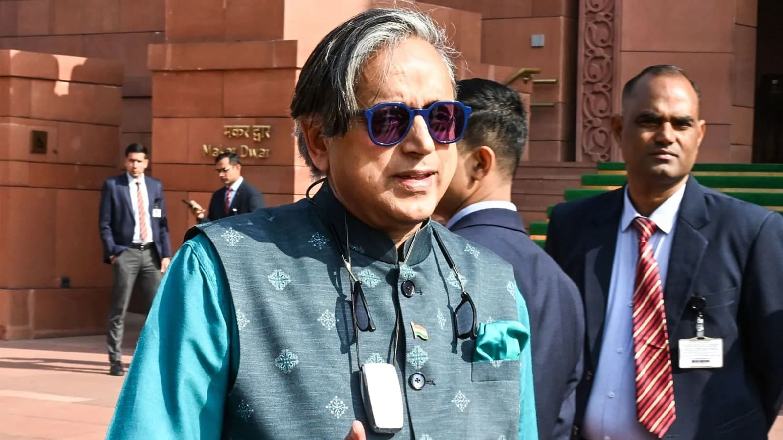 Shashi Tharoor , Vande Mataram, singing , national anthem , burden , people