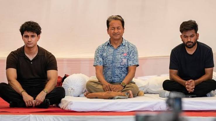 Sonam Wangchuk, Jantar Mantar;  Education Minister