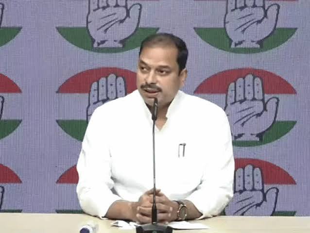 Congress,  BJP government; Praveen Pathak , corruption t,  Vyapam