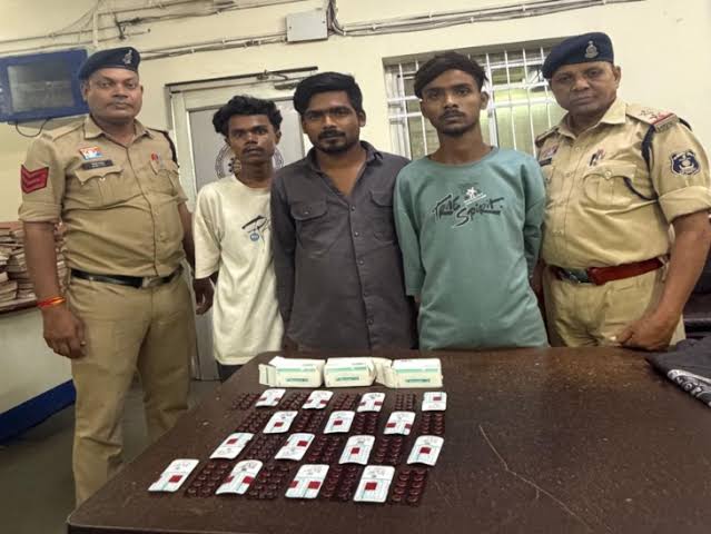 Major police crackdown , intoxicating pills , Raipur; 3 arrested 