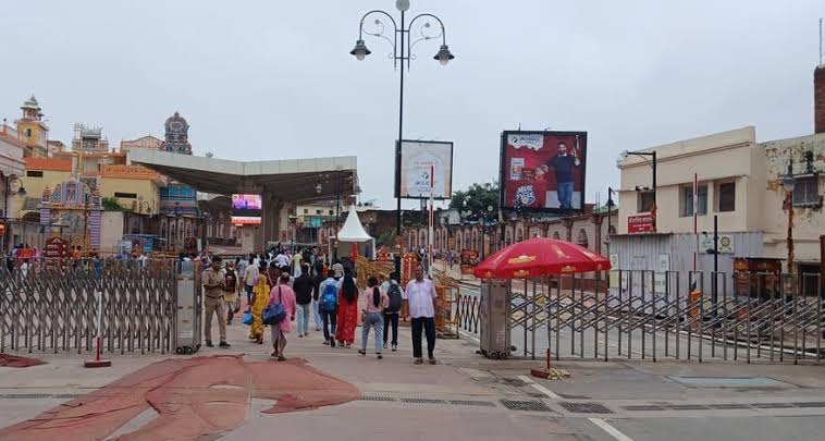  Number , pilgrims, Ayodhya drops; hotels , businesses affected.