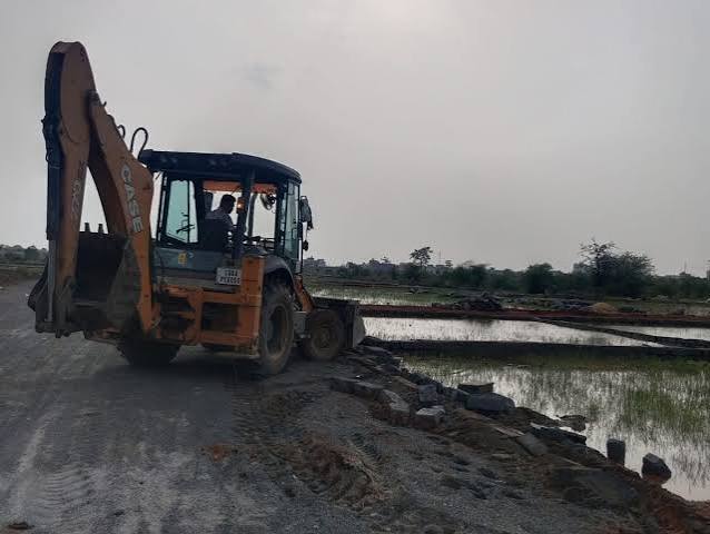 Municipal corporation,  Raipur, bulldozers .Pandri .Boriakhurd.