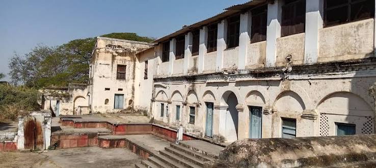 government school , buildings , Mandla ,  dilapidated, accidents.