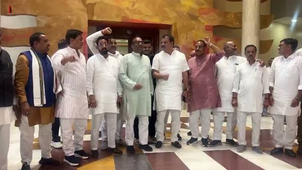 Congress MLAs , MP Assembly , wearing black armbands.