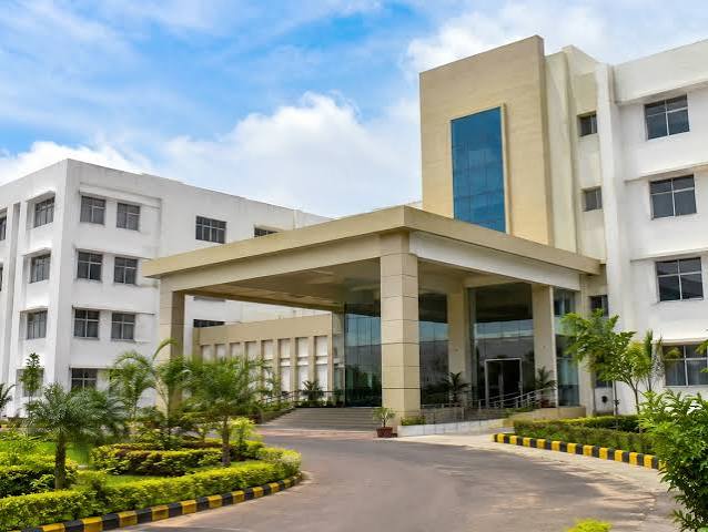  medical colleges, open,900 faculty positions, vacant.