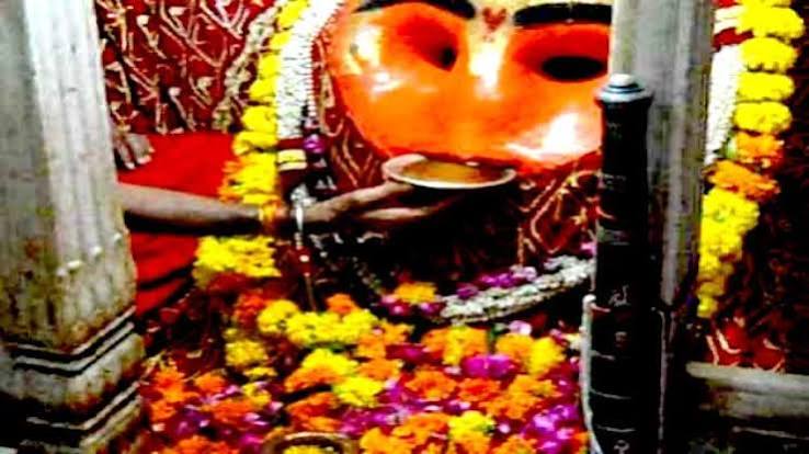 Barricades , donated , Kaal Bhairav ​​Temple, Sawan.