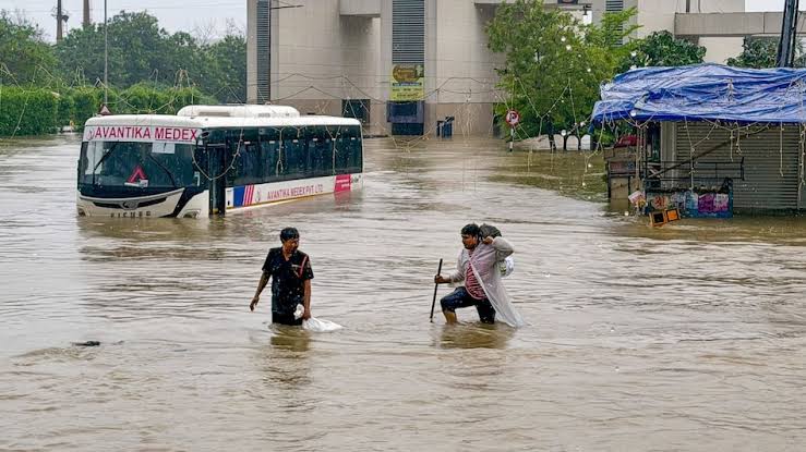  Rain ,Bihar , Bengal; 200 passengers,Badrinath Highway.