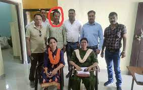 damoh, Forest guard ,caught red handed ,taking bribe 