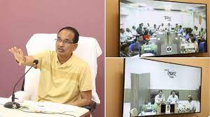 मुख्यमंत्री चौहान ने दमोह जिले में संचालित योजनाओं की समीक्षा की
