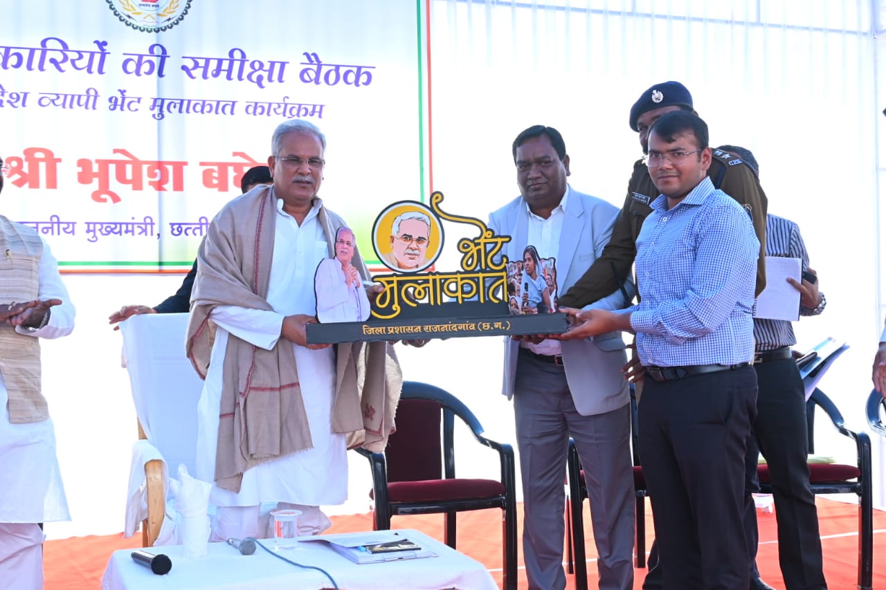 राजनांदगांव स्थित रेस्ट हाउस में अधिकारियों की समीक्षा बैठक प्रारंभ