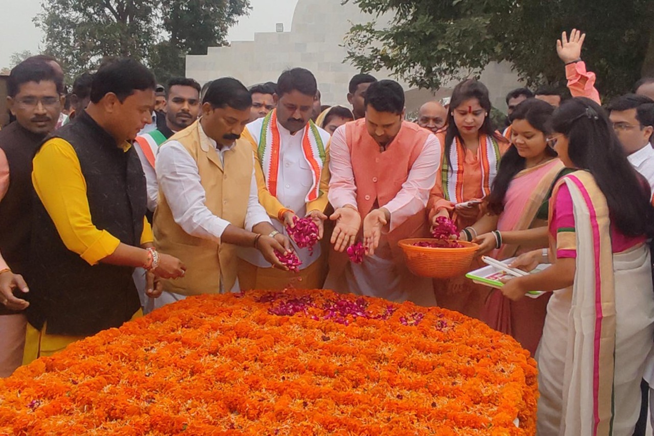 मंत्री उमेश पटेल ने सोनाखान पहुँचकर शहीद वीर नारायण सिंह को दी श्रद्धांजलि