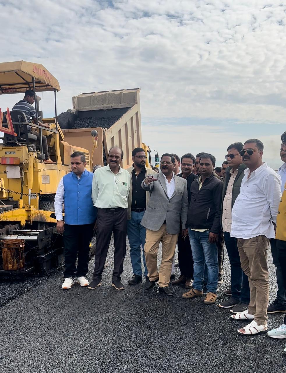 खाद्य मंत्री ने किया धान खरीदी केन्द्रों व सड़क निर्माण कार्य का निरीक्षण