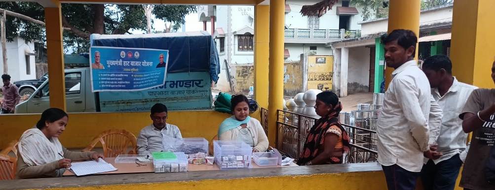सीएम हाट बाजार क्लीनिक योजना सुदूर वनांचल क्षेत्रों में स्वास्थ्य सुविधाएं पहुंची 