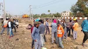 vidisha, Two gangmen , railway track died , MEMU train