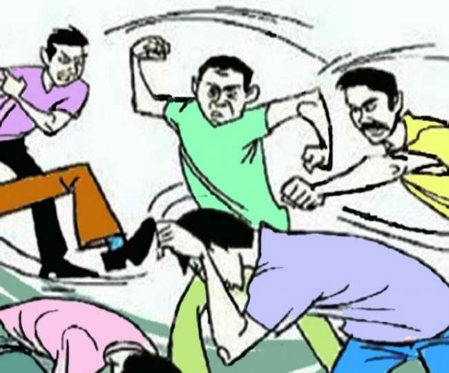 छात्र की चप्पल से यूनिवर्सिटी में पिटाई 