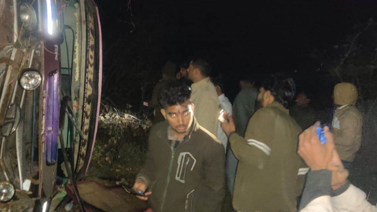 raisen, Passenger bus , Bhopal to Sagar ,turned uncontrolled